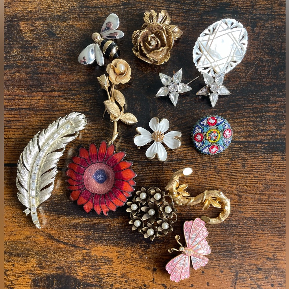 Estate sale sneak peak Vintage Jewelry show Upcoming show